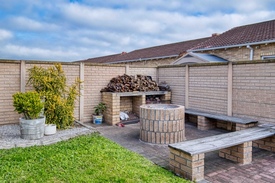 2 Bedroom Property for Sale in Parsonsvlei Eastern Cape